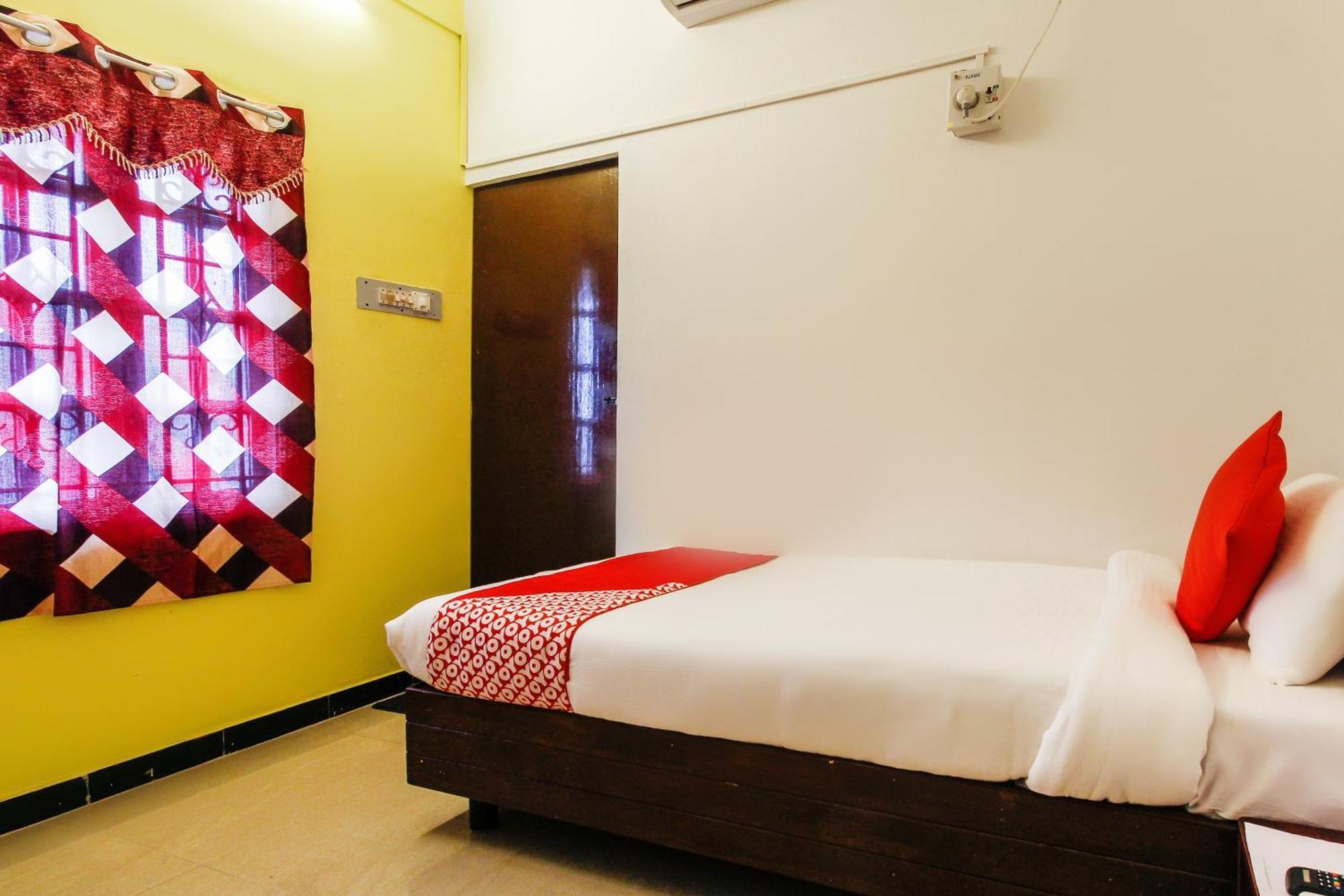 Hotel Lakshmi Narayana Selam Zewnętrze zdjęcie